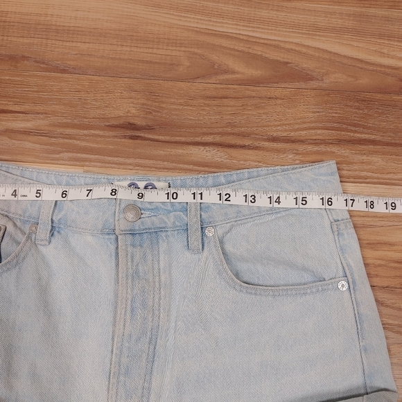 We The Free Distressed Light Wash Button Fly Denim Skirt Size 30 - Picture 3 of 10